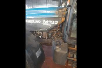 salg af New Holland M135 traktor
