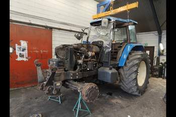 salg af New Holland M135 traktor