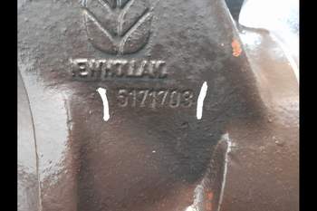 salg af Adskilt Foraksel New Holland M135