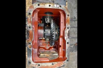 salg af New Holland M135  Rear Transmission