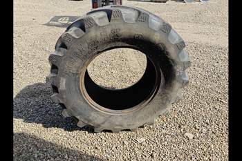 salg af New Holland M135 RIGHT Tire