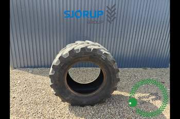 New Holland M135 RIGHT Tire