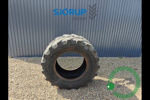 salg af New Holland M135 RIGHT Tire