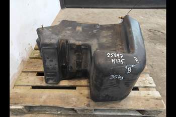 salg af New Holland M135  Fuel tank