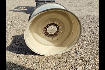 salg af New Holland M135 RIGHT Rear Rim