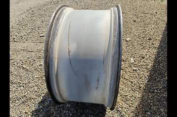 salg af New Holland M135 RIGHT Rear Rim