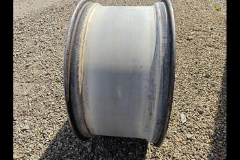 salg af New Holland M135 LEFT Rear Rim