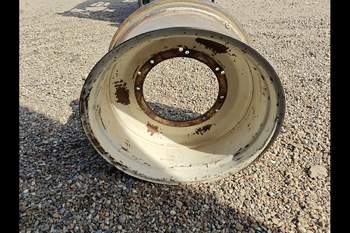 salg af New Holland M135 RIGHT Front Rim