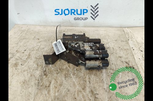 salg af New Holland M135  Remote control valve