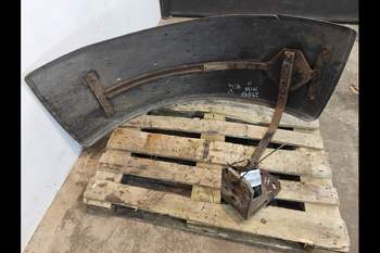 salg af New Holland M135 RIGHT Front Fender