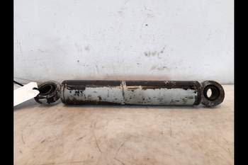 salg af New Holland M135  Front axle steering cylinder