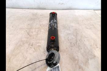 salg af New Holland M135  Front axle steering cylinder
