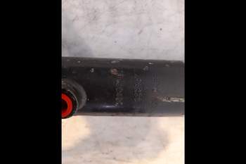 salg af New Holland M135  Front axle steering cylinder