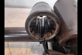 salg af New Holland M135  Drive shaft