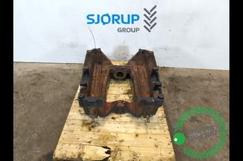 Massey Ferguson 6290  Front axle support