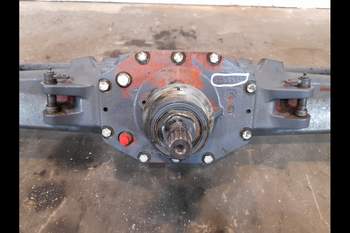 salg af New Holland 8160  Disassembled front axle