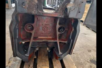 salg af New Holland 8160  Front axle support