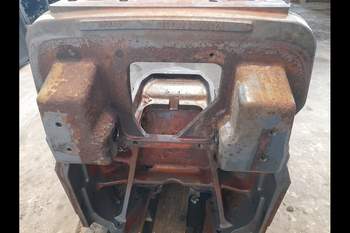 salg af New Holland 8160  Front axle support