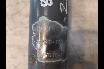 salg af New Holland 8160  Front axle steering cylinder