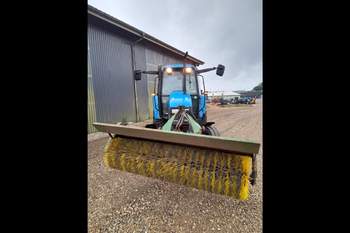 salg af New Holland TS90 tractor