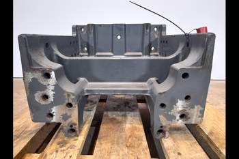 salg af Valtra T213  Front axle support