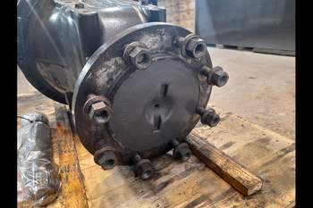 salg af Valtra T213 RIGHT Rear Half Axle