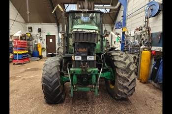 salg af John Deere 6910 traktor