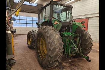 salg af John Deere 6910 traktor