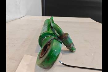 salg af Hydraulisk Cylinder John Deere 6910 