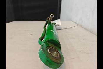 salg af Hydraulisk Cylinder John Deere 6910 