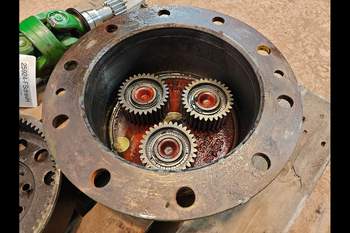 salg af John Deere 6910 RIGHT Front axle final drive