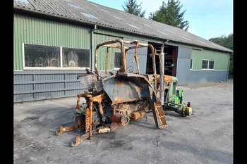 salg af John Deere 6900 traktor
