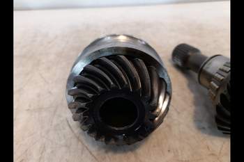 salg af John Deere 6215R  Rear Transmission Parts