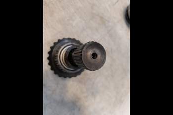 salg af John Deere 6215R  Rear Transmission Parts