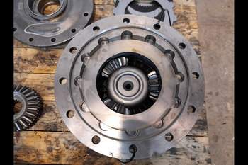 salg af John Deere 6215R  Differential, Rear Trransmission