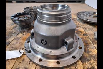 salg af John Deere 6215R  Differential, Rear Trransmission