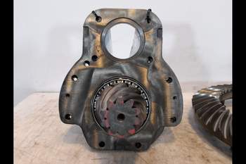 salg af John Deere 6215R  Differential, Rear Trransmission