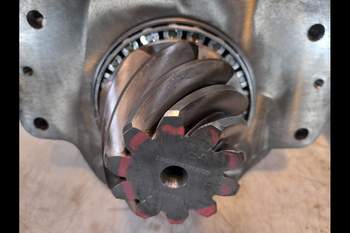salg af John Deere 6215R  Differential, Rear Trransmission