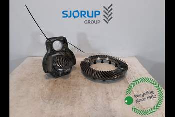 John Deere 6215R  Differential, Rear Trransmission
