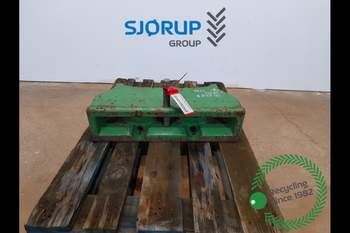 John Deere 6215R  Weight
