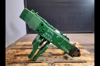 salg af John Deere 6215R  Front axle support
