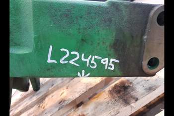 salg af John Deere 6215R  Front axle support