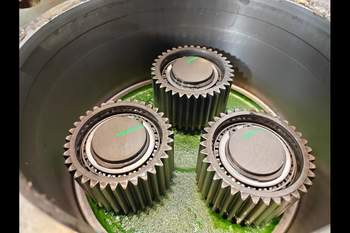 salg af Slutdrev John Deere 6215R Højre