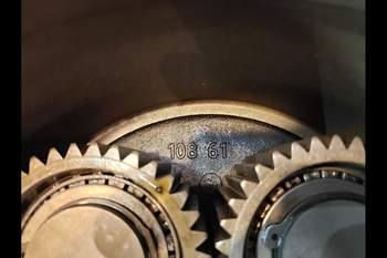 salg af Slutdrev John Deere 6215R Venstre