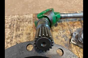 salg af Slutdrev John Deere 6215R Venstre