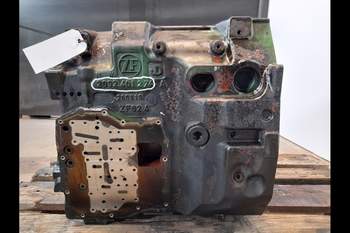salg af John Deere 6215R  Transmission Housing
