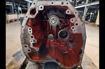 salg af John Deere 6215R  Transmission Housing
