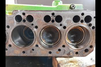 salg af John Deere 6215R  Shortblock
