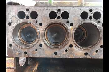 salg af John Deere 6215R  Shortblock