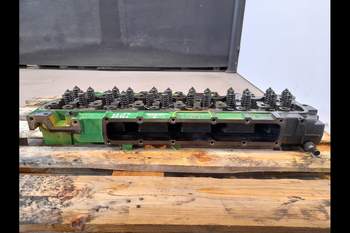 salg af John Deere 6215R  Cylinder Head